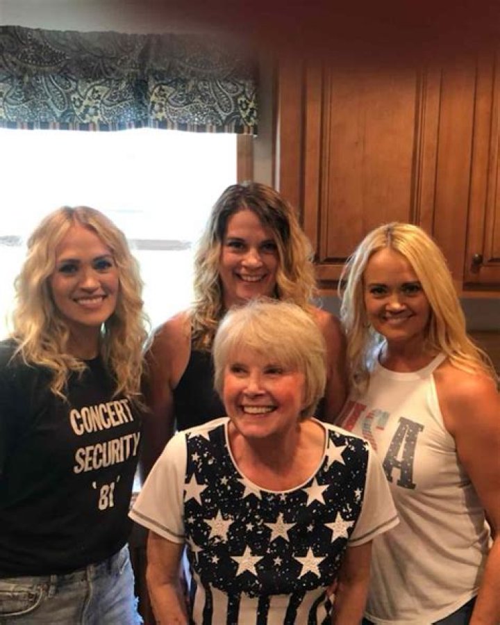Carrie Underwood And Her Sisters