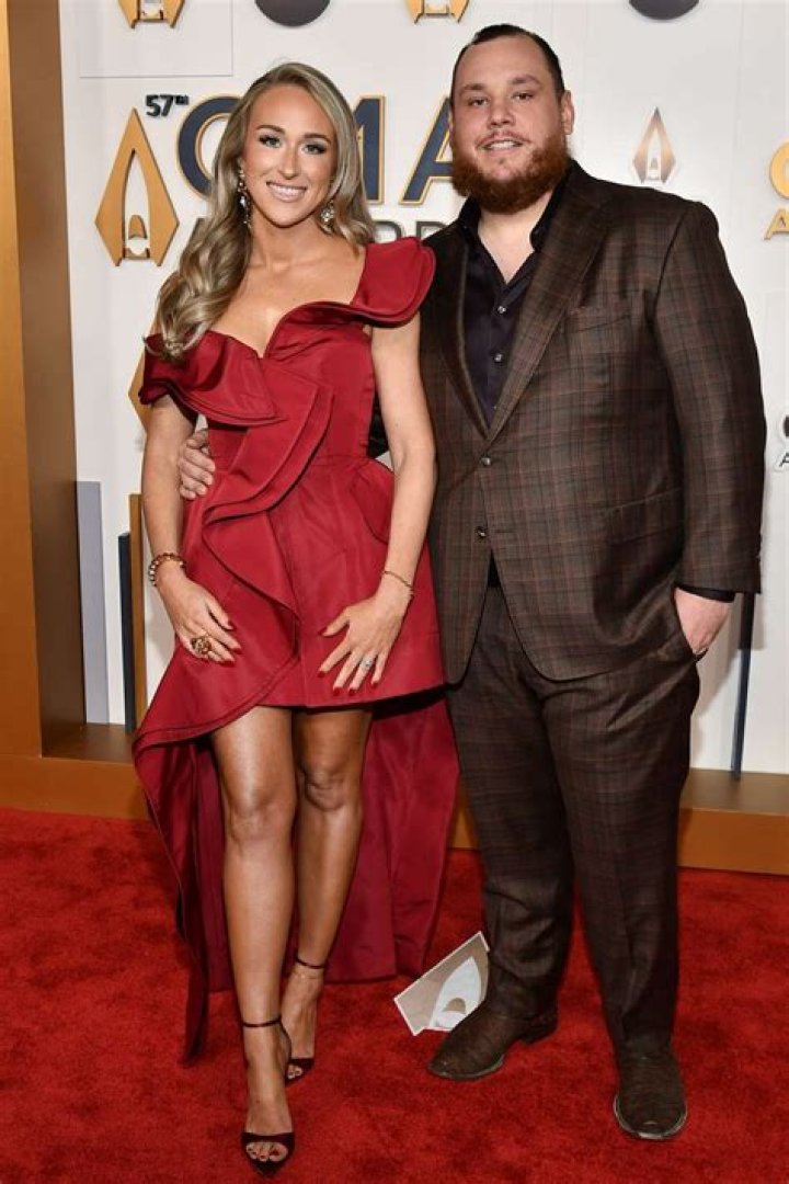 Who is Luke Combs' wife Nicole Hocking?